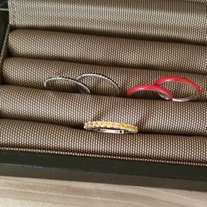 Set of 5 rings.